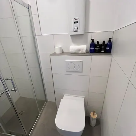 Apartment Modern Flat For 3 Guests Near And Transport *