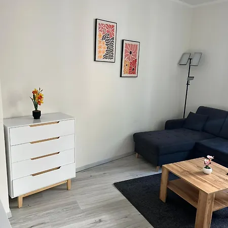 Modern Flat For 3 Guests Near And Transport Apartment