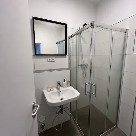 Modern Flat For 3 Guests Near And Transport * Cologne
