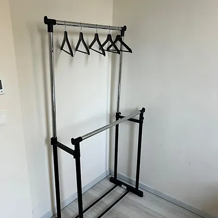 Modern Flat For 3 Guests Near And Transport Cologne