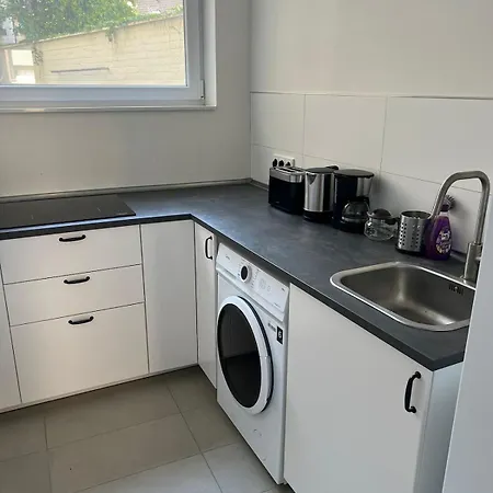 Modern Flat For 3 Guests Near And Transport Apartment